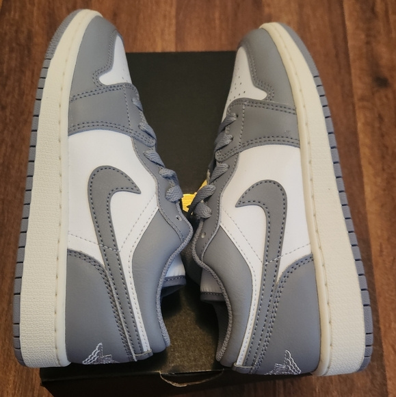 Air Jordan 1 Low "Vintage Grey" - Picture 3 of 9